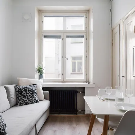 Cozy Renovated In Kallio Near Metro Station *